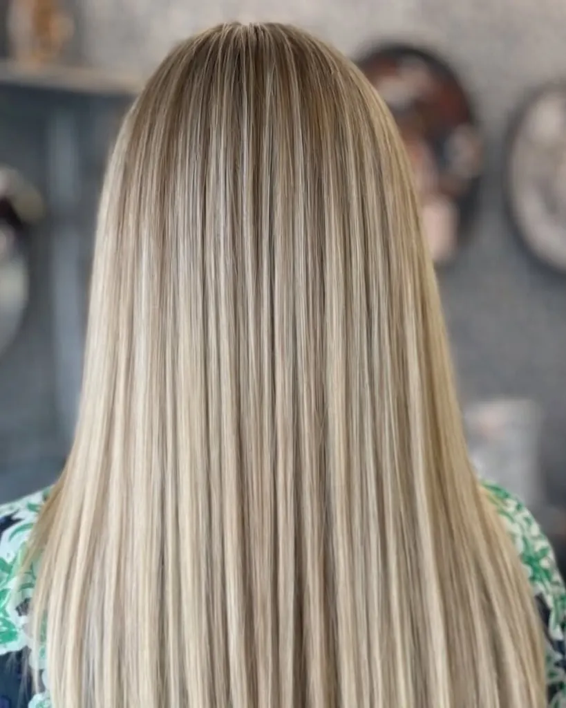 Balayage blond clair sur cheveux longs et lisses — coiffeur à Calais